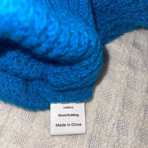 Noracora Wool Knitted Sweater with zipper front, size small - Picture 9 of 9